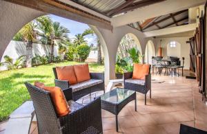 Posezení v ubytování Villa Céleste - 4 Bedrooms in Central Tamarin