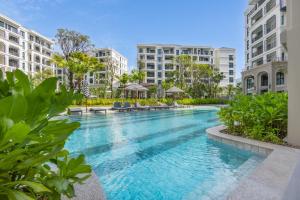 Swimmingpoolen hos eller tæt på The Title Legendary BangTao Beach by TropicLook + 76 billeder