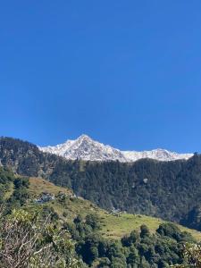 a view of the mountains from the top of a hill at dreamcatcher homestay in Jāmb