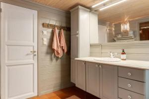 Et badeværelse på Bekkeblom, family cabin with extension in Hafjell