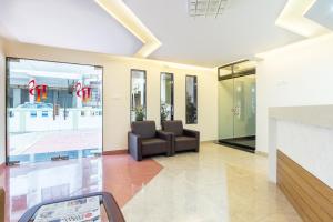 Treebo Pappilon Palace - PVS Circle的休息区