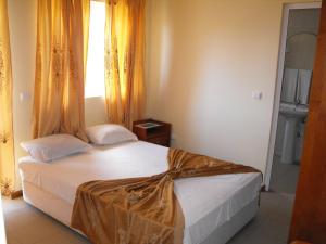 A bed or beds in a room at Hotel Lazareto