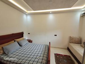 Ένα ή περισσότερα κρεβάτια σε δωμάτιο στο Maison heureuse Vue magnifique très proche autoroute