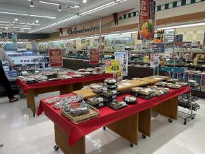 Et supermarked eller andre butikker på pensionatet eller i nærheden