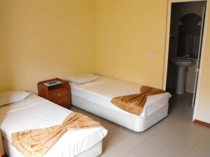 A bed or beds in a room at Hotel Lazareto