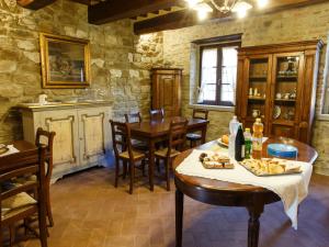 Drinks på Beautiful farmhouse with swimming pool