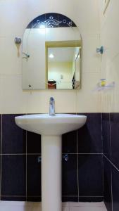 Ένα μπάνιο στο أرقي خيال للاجنحة الفندقية +26 φωτογραφίες