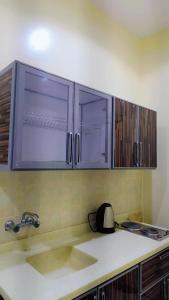 Η κουζίνα ή μικρή κουζίνα στο أرقي خيال للاجنحة الفندقية