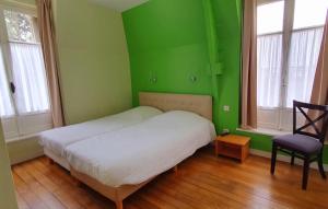 En eller flere senge i et værelse på Manoir Le Castel & Villa Beaumaris