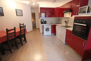 Kjøkken eller kjøkkenkrok på Hauts De Chaviere Appartements VTI