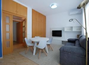 Et tv og/eller underholdning på La Platgeta · La Platgeta · Ideal family apartment, with private terrace