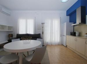 Køkken eller tekøkken på La Platgeta · La Platgeta · Ideal family apartment, with private terrace