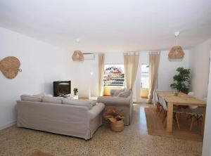 a living room with a couch and a table at Can Josep in Vilassar de Mar
