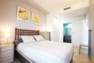 a bedroom with a large bed and a bathroom at Cozy Home · Cozy Home · Nice apartment w/pool and private terrace in Mataró +41 photos