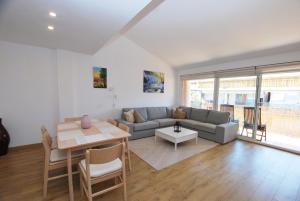 Khu vực ghế ngồi tại Big family home