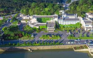 Peisaj natural din apropierea acestui hotel