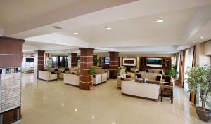 a lobby of a restaurant with tables and chairs at Crystal Kaymakli Hotel & Spa in Kaymaklı