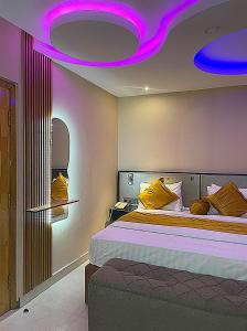 Postel nebo postele na pokoji v ubytování Axion Hotel + 54 fotografií