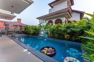 Πισίνα στο ή κοντά στο ELIVAAS Casa Bonita 4BHK Hideaway with Private Pool