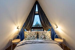 Giường trong phòng chung tại A-frame Dor De Aer