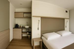 Postel nebo postele na pokoji v ubytování Boutique Mobile Homes UlikaRovinj + 25 fotografií