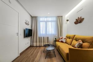 TV a/nebo společenská místnost v ubytování Taliarte Clavellinas + 37 fotografií