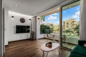 TV a/nebo společenská místnost v ubytování Taliarte Clavellinas