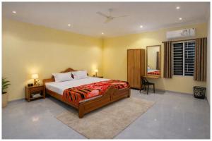 Giường trong phòng chung tại Hotel G- Arati Residency Near Sea Beach - Railway Station Digha - Parking- Lift and Restaurant Facilities Fully Air Conditioning Premium Hotel- Best Premium Hotel