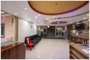 TV/trung tâm giải trí tại Hotel G- Arati Residency Near Sea Beach - Railway Station Digha - Parking- Lift and Restaurant Facilities Fully Air Conditioning Premium Hotel- Best Premium Hotel
