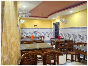 Khu vực ghế ngồi tại Hotel G- Arati Residency Near Sea Beach - Railway Station Digha - Parking- Lift and Restaurant Facilities Fully Air Conditioning Premium Hotel- Best Premium Hotel