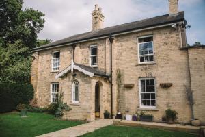 an old brick house with a chimney at Wayside , Lincoln, Lincolnshire in Lincoln