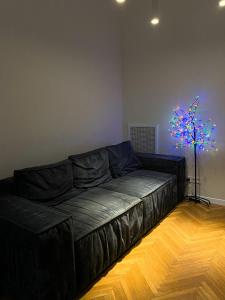 En eller flere senge i et værelse på Kyiv Scandi Apartment