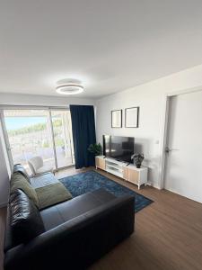 Et tv og/eller underholdning på Oceanfront Bliss - Atlantico residences + 20 billeder