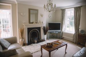 a living room with a fireplace and a tv at Wayside , 3 bed , 2 bath charming house close to Lincoln in Lincoln