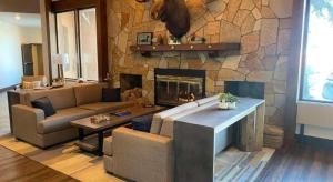 Posezení v ubytování Best Western Lake Lucille Inn