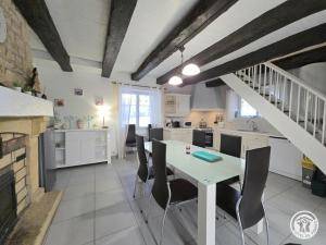 Nhà bếp/bếp nhỏ tại Gite des noisetiers