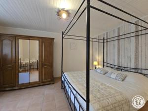 Giường trong phòng chung tại Gite des noisetiers