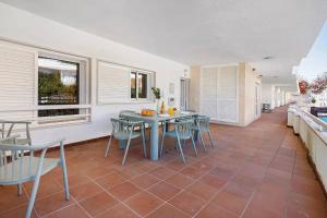 En balkon eller terrasse på 1H Apt Narciso