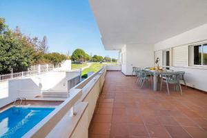 Swimmingpoolen hos eller tæt på 1H Apt Narciso