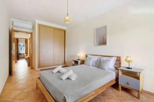 En eller flere senge i et værelse på 1H Apt Narciso + 20 billeder