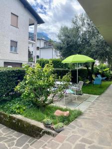 En have udenfor The olive tree vacation home in Colico