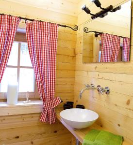Phòng tắm tại Chalet Waldesruh