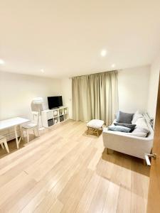 Et tv og/eller underholdning på Spacious Flat Between Stockwell & Brixton