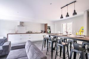 Kuchyň nebo kuchyňský kout v ubytování Le Balcon de la Barbinière