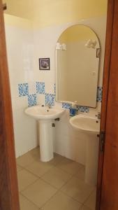 A bathroom at Hotel Lazareto