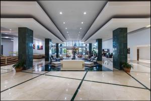 El lobby o recepción de Ocean Front Resort Studio 23 fotos más