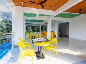 Bazén v ubytování Palette The Moon Hotel by CheckIn Goa nebo v jeho okolí