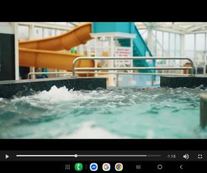 een uitzicht op een zwembad met water bij Sam's Caravan Hire Coastfield Holiday Village Ingoldmells in Ingoldmells +5 foto's