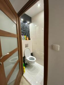 Et badeværelse på Apartament Dwa Poziomy