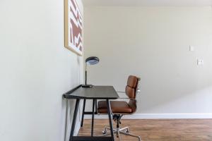 Billede fra billedgalleriet på Blueground Shoreline West pool nr Shoreline Park SFO-2019 i Castro City